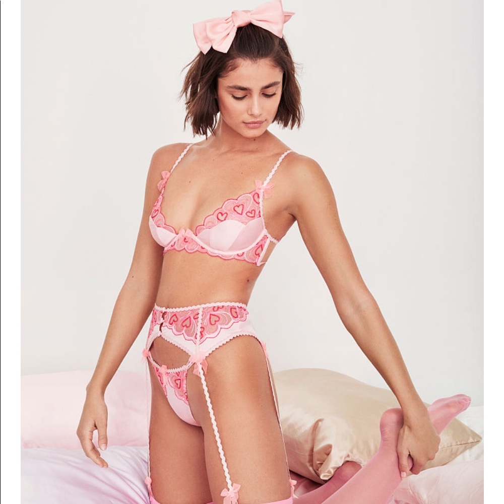 FLL FOR VS RETRO HEART BRA, GARTER & PANTY SET NWT